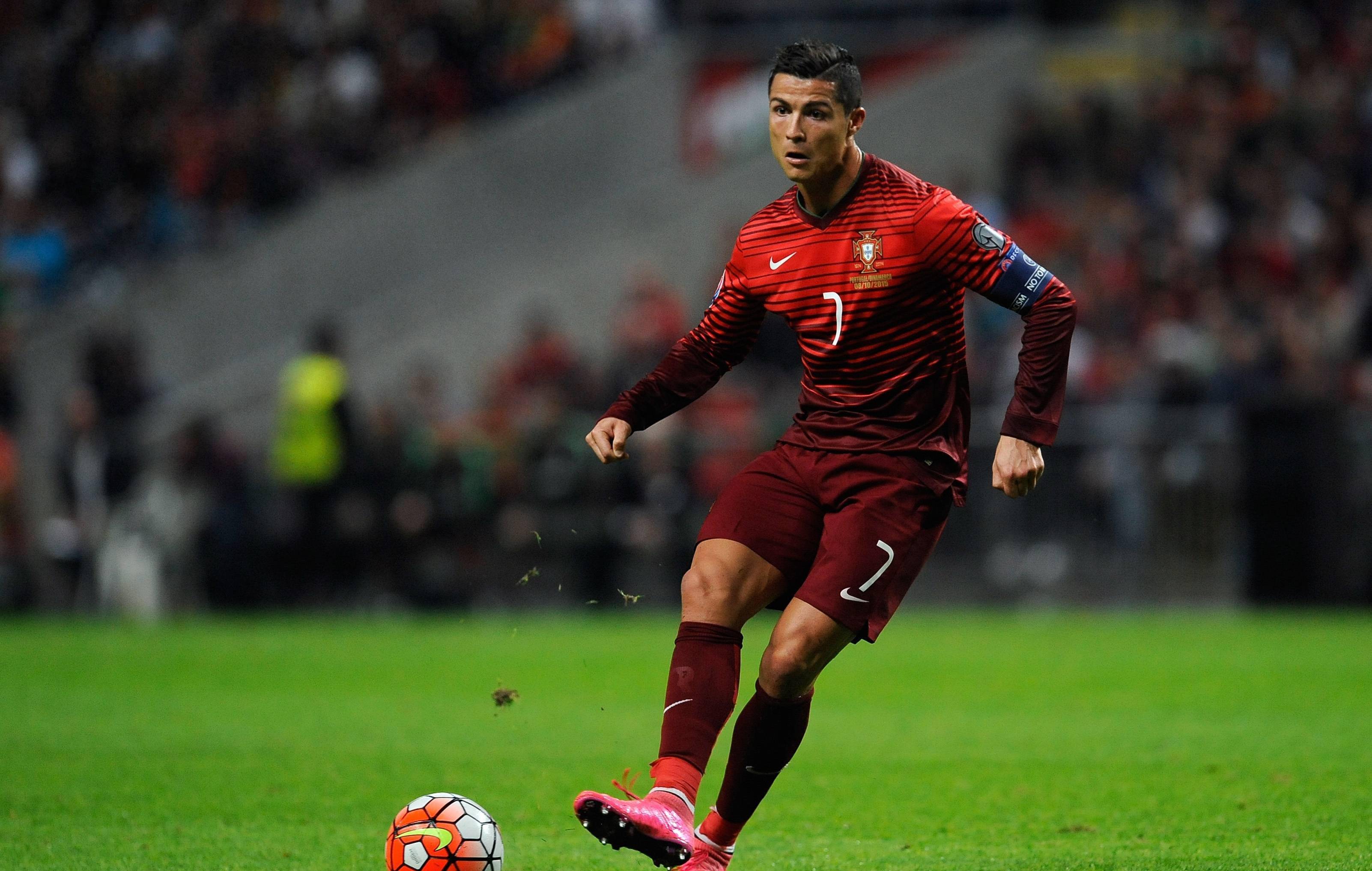 关于精彩足球赛事引人关注，球员实力强悍的信息